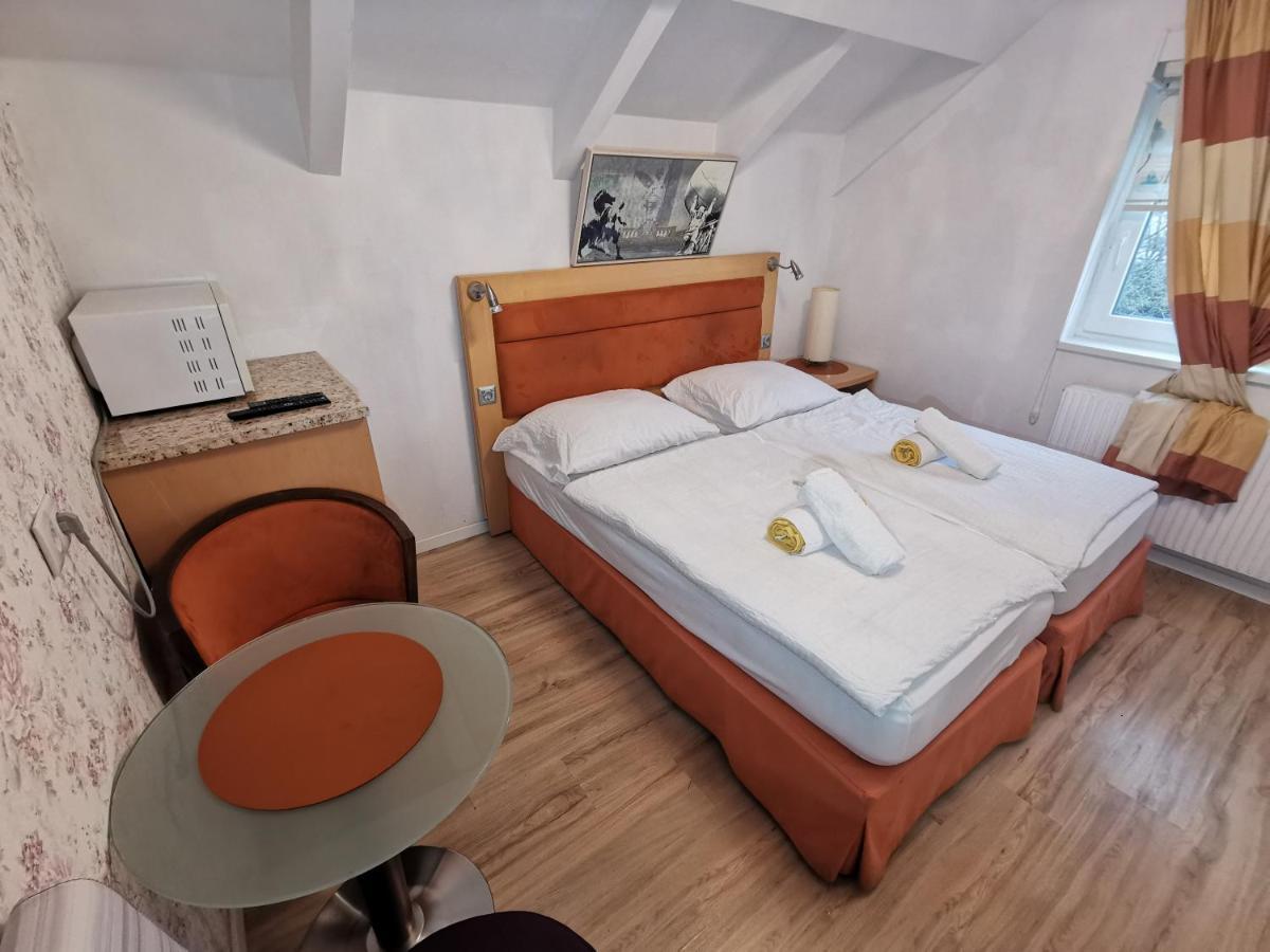 Pension Foehrenhain Герасдорф-бай-Він Екстер'єр фото
